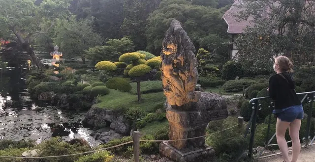 photo  alors que 22 heures approchent, la luminosité baisse peu à peu au cœur du parc oriental.  &copy;  ouest-france 