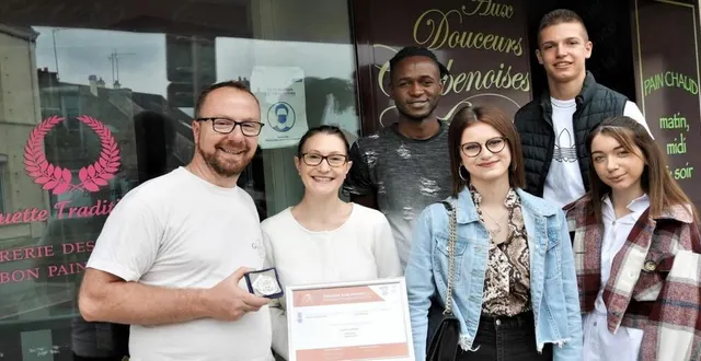photo  nicolas et aurore chastelier ont fêté la réussite au cap de leurs apprentis et la remise de la médaille d’argent de formateur.  &copy;  ouest-france 