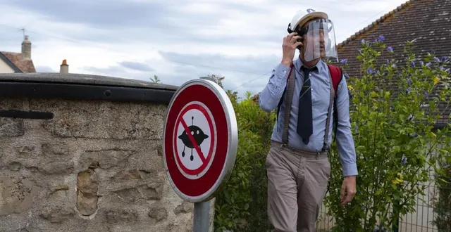 photo  après une « avant-ouverture » vendredi 3 septembre 2021, le premier spectacle de la saison sera une des résidences du cirque exalté, avec une visite un peu particulière de mareil et épineu-le-chevreuil sous casque auditif…  &copy;  créatures compagnie – jean-christophe postel 