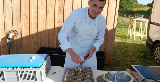 photo  antoine gordien, ici, lors du mercredi fermier d’une ferme du perche, improvisant avec les produits locaux.  &copy;  ouest-france 