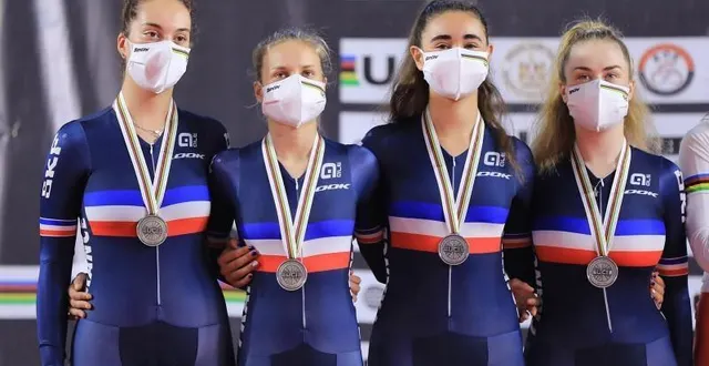 photo  bénédicte ollier est troisième en partant de la droite.  &copy;  junior track cycling world championships 