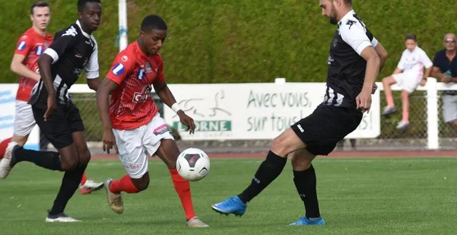 photo  auteur d’un doublé, baptiste gourio (argentan) est pour le moment co-meilleur buteur de régional 1.  &copy;  joseph thouin 