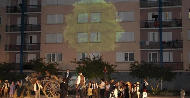 photo  en 2017 et 2019, la compagnie houlala avait déjà présenté un spectacle avec des comédiens amateurs : «tous de loin, tous du coin».  &copy;  archives ouest-france 