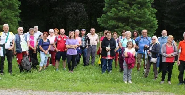 photo  les randonneurs ont pu découvrir ponts et tunnels, restés en place qui témoigne du projet de construction de la ligne de chemin de fer.  &copy;  ouest-france 