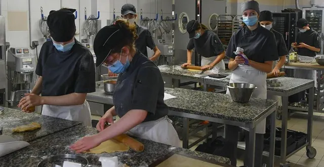 photo  l’an dernier, les stages n’ont pu s’effectuer qu’à partir du mois de mai. les lycéens ont profité des restaurants d’application.  &copy;  photo archives le maine libre – yvon loue 