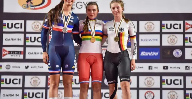 photo  bénédicte ollier, à gauche, sur le podium de la poursuite individuelle.  &copy;  uci 