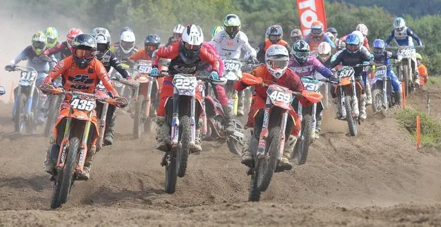 photo  grosse bataille sur la rookie cup hier au château-d’olonne.  &copy;  magali dupont 