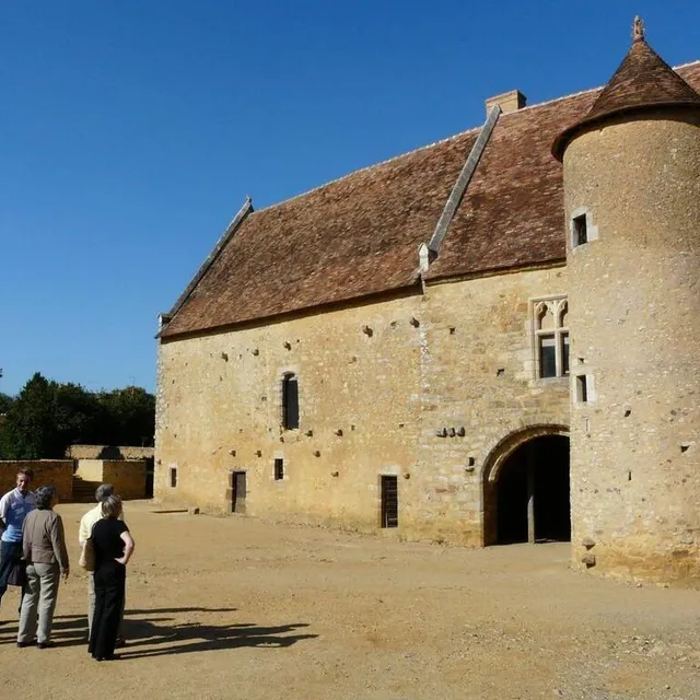 photo le manoir de la cour, construit par les chanoines du mans.  ©  archives ouest-france