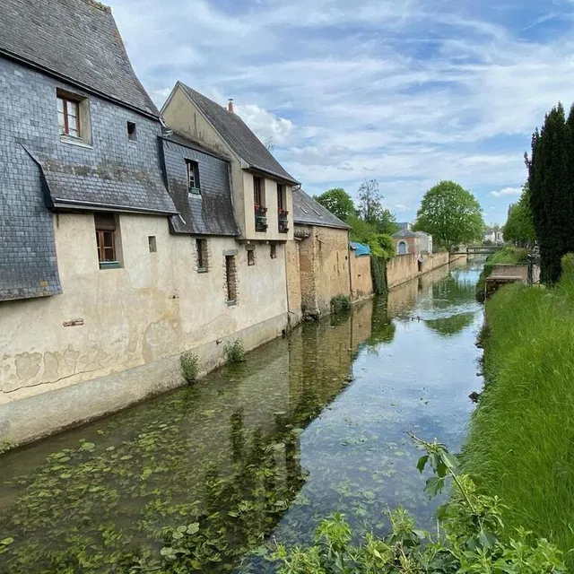 photo c’est au bord de l’anille que l’ermite karilleph fonda son monastère sous childéric. l’origine de saint-calais.  ©  yanne boloh