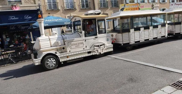 photo  le petit train de la ferté-bernard fait le tour de la ville.  &copy;  le maine libre 