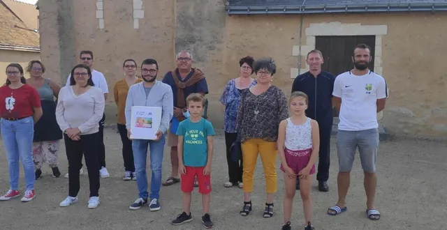 photo  artisans, commerçants mais également les bénévoles du comité des fêtes et les footballeurs de l’usvm, se mobilisent au profit des virades de l’espoir. 