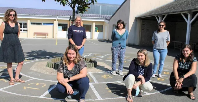 photo  fannie cassar a trouvé sa place dans l’équipe enseignante de claire-fontaine. debout, audrey coutable, marjorie simon, pauline blot, kristelle le page. devant, la directrice audrey hanteville, fannie cassar et karine dudssi.  &copy;  ouest-france 