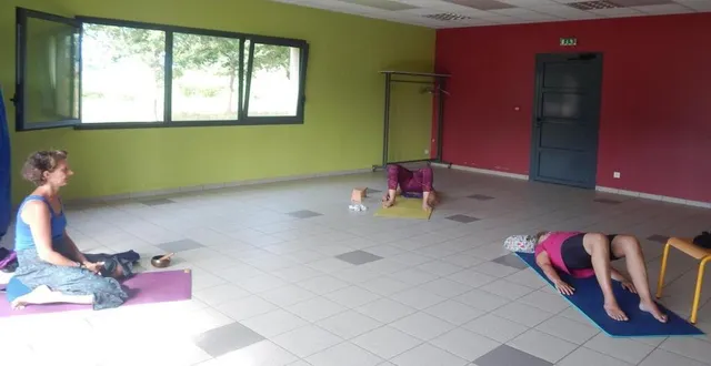 photo  parmi les nombreux ateliers marquant le 20e anniversaire de la mjc, des séances de yoga.  &copy;  le maine libre 