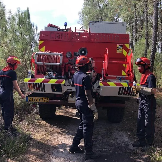 photo à l’arche de la nature, le feu a été vite fixé, comme à auvours.  ©  le maine libre