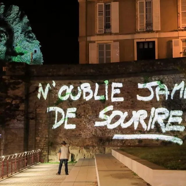 photo des slogans sont aussi disséminés à travers la ville du mans pour cette édition 2021 de la nuit des chimères.  ©  ouest-france