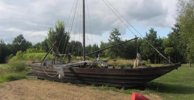 photo  « la montjeannaise » est désormais à la retraite au parc découverte cap loire, à montjean-sur-loire.  &copy;  archives ouest-france 