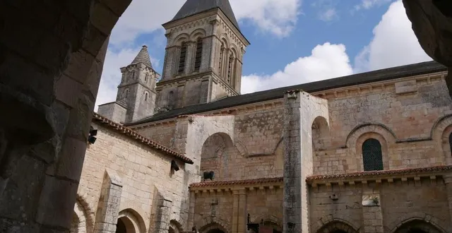 photo  l’abbaye royale de nieul-sur-l’autise est un bijou de l’art roman, mais elle a subi de nombreuses modifications au cours du temps.  &copy;  ouest-france 