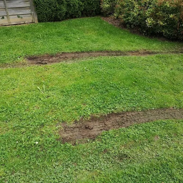 photo les camping-cars restent bloqués sur les emplacements à cause d’un terrain trop gras.  ©  ouest-france