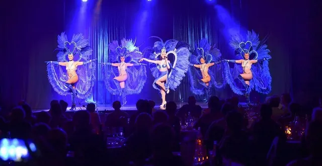 photo  les représentations du cabaret « le rêve bleu » à montval reprennent ce samedi 11 septembre.  &copy;  archives le maine libre – hervé petitbon 