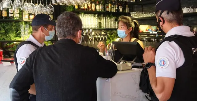 photo  au moderne café, wang ling accuse une perte de fréquentation « très forte » à cause du pass sanitaire.  &copy;  photo le maine libre 