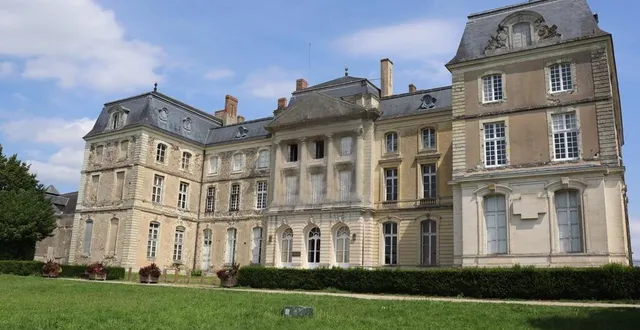 photo  hôtel de luxe, musée éphémère… toutes les pistes sont ouvertes pour l’avenir du château de sablé-sur-sarthe.  &copy;  ouest-france 
