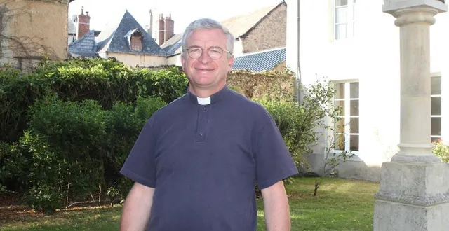 photo  le père christian du halgouët est à la tête du doyenné de la flèche.  &copy;  le maine libre 