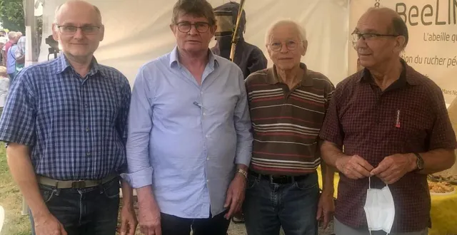 photo  patrice hérisson, alain floquart, joel girard et guy donné, les fondateurs de beelinked lors de la fête au village.  &copy;  le maine libre 