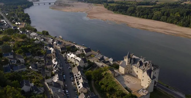 photo  le niveau de la loire (ici à montsoreau) va monter à cause d’un lâcher d’eau au barrage de villerest.  &copy;  archives co – josselin clair 