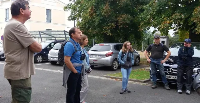 photo  les participants ont découvert les oiseaux sur le sentier de randonnée des trois vallées.  &copy;  ouest-france 