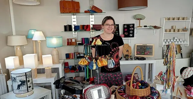 photo  aline davy, maroquinière, présente son travail mais également ceux de nombreux artisans locaux.  &copy;  ouest-france 