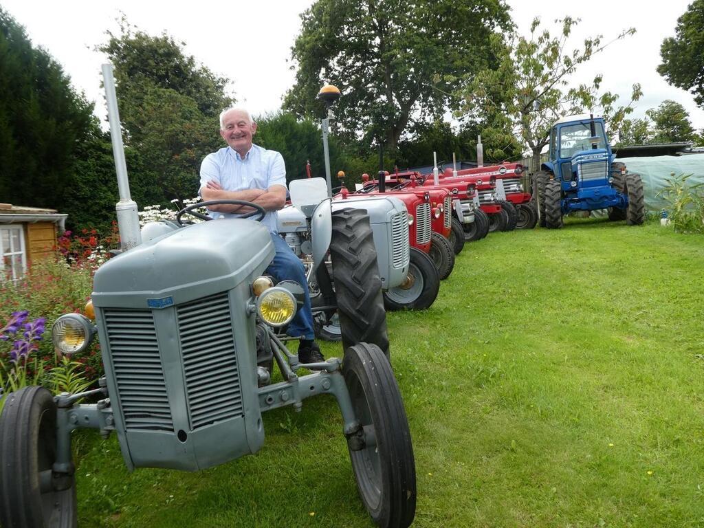 Insolite. Il collectionne les tracteurs anciens