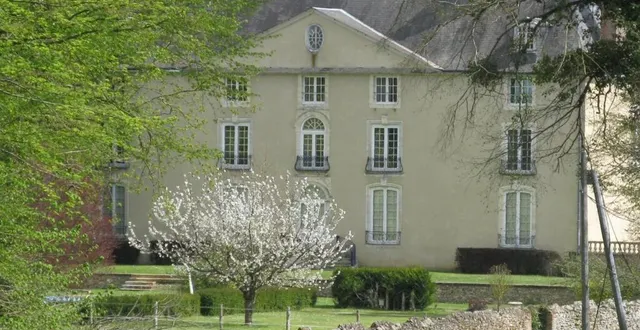 photo  la visite du château de corbuon, site privé, sera commentée par stéphanie barrioz et la propriétaire du lieu.  &copy;  ouest-france 