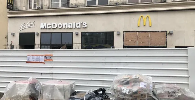 photo  le mcdonald’s de la place de la république au mans est en travaux pour un peu plus d’un mois.  &copy;  le maine libre 