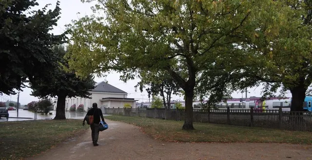 photo  le projet de construction d’un nouveau bâtiment par la communauté de communes du pays sabolien signe la disparition du square de la gare. c’est le premier dossier sur lequel va travailler la nouvelle association de protection de l’environnement aime.  &copy;  photo archives le maine libre 