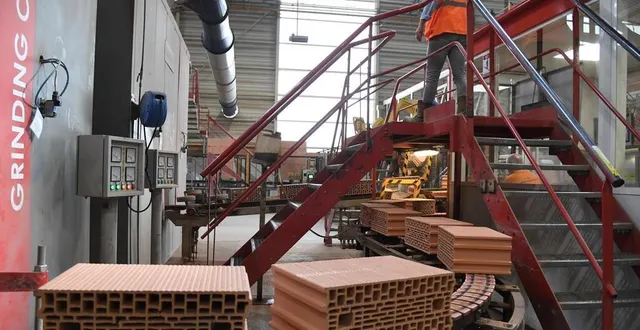 photo  durtal, zone actiparc, briqueterie wienerberger, mercredi 15 septembre. l’usine, inaugurée en juin 2011, n’a jamais cessé d’innover depuis dix ans.  &copy;  co - laurent combet 