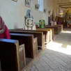 photo  le bel intérieur de l’église romane. 