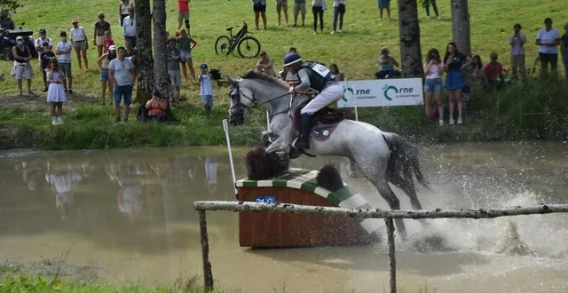 photo  l’épreuve de cross quatre étoiles a attiré le public, surtout au niveau du gué de l’orne.  &copy;  ouest-france 