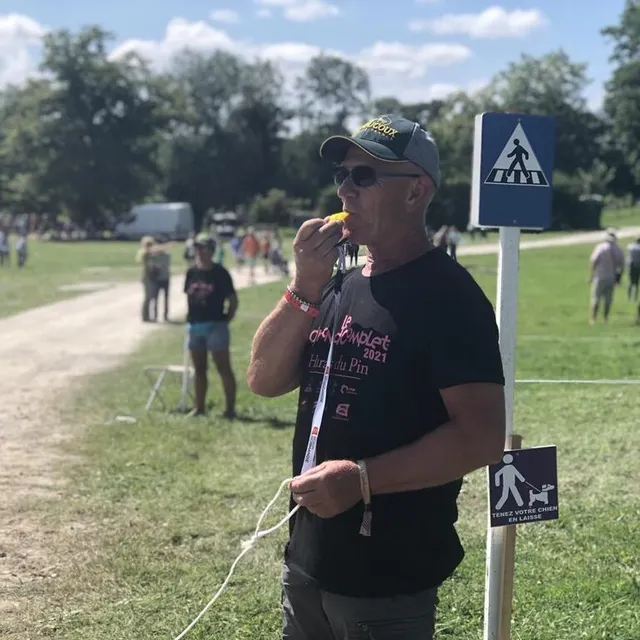 photo philippe est bénévole ce week-end au grand complet.  ©  ouest-france