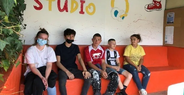 photo  les cinq jeunes ont participé avec enthousiasme au chantier macérien mené sur cinq matinées.  &copy;  le maine libre 