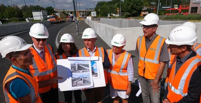 photo  saint-saturnin, jeudi 16 septembre 2021. lors de la visite de chantier, les élus du département ont annoncé la fin du chantier pour début décembre 2021.  &copy;  photo le maine libre-denis lambert 