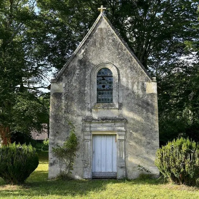 photo tout près du château, une chapelle du xviiie siècle.  ©  photo le maine libre – yvon loué