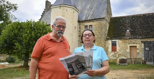 photo  le dessinateur et l’infirmière au chevet du manoir de la chevallerie à sainte-cérotte.  &copy;  le maine libre – yvon loué 