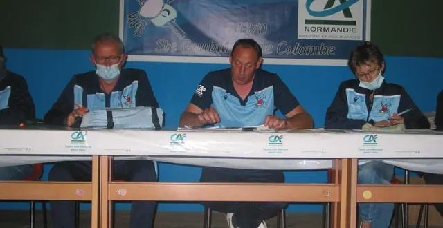 photo  patrick fleury, trésorier ; frédéric famery, président et stéphanie lhomme, secrétaire démissionnaire.  &copy;  ouest-france 