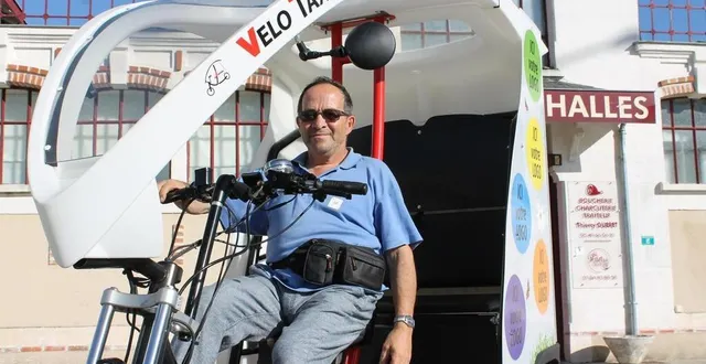 photo  le vélo taxi de pierre escudié conduira gratuitement les visiteurs sur les lieux remarquables à voir.  &copy;  archives co 