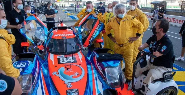 photo  à la veille de la journée test des 24 heures du mans, un exercice d’extraction avait été réalisé avec les pilotes du srt 41.  &copy;  daniel fouray / ouest-france 