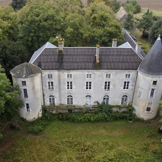 photo le château de la roche est entouré d’un parc de 9 hectares.  ©  le maine libre - yvon loué