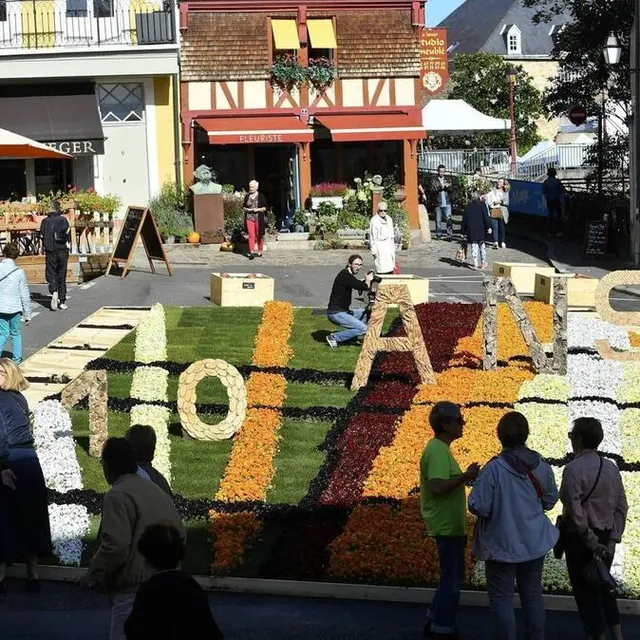 photo 140 horticulteurs et pépiniéristes attendus place du cardinal-grente.  ©  archives le maine libre – hervé petitbon
