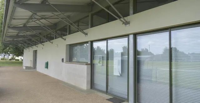 photo  le terrain de foot et les vestiaires continueront à accueillir les joueurs.  &copy;  le maine libre 