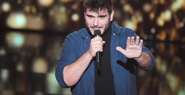 photo  en interprétant une version personnelle de « allô maman bobo », yoann launay a séduit son ancienne coach zazie avec qui il poursuit l’aventure.  &copy;  lionel guericolas / bureau 233_itv_tf1 