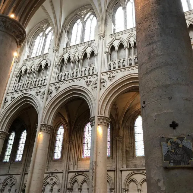 photo les voutes gothiques de la cathédrale accueillent un des événements majeurs de la vie catholique ornaise, ce dimanche après-midi.  ©  ouest-france